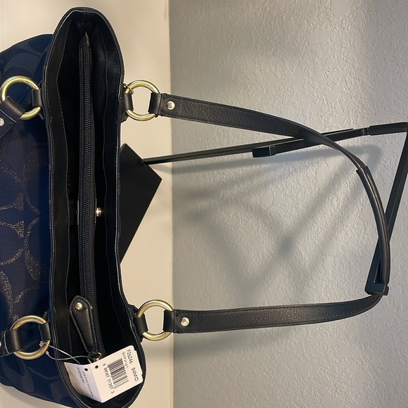 Coach purse, new with tags and bag.
Well kept, grab a good deal! - Picture 3 of 8